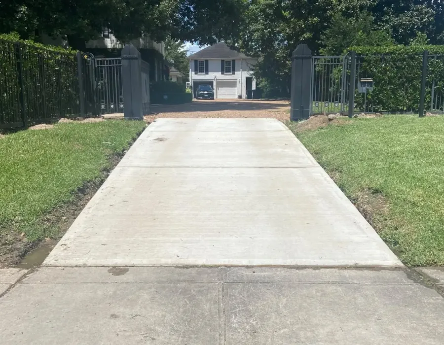 Completed reinforced concrete driveway entrance by F2 Building in River Oaks, Houston, Texas