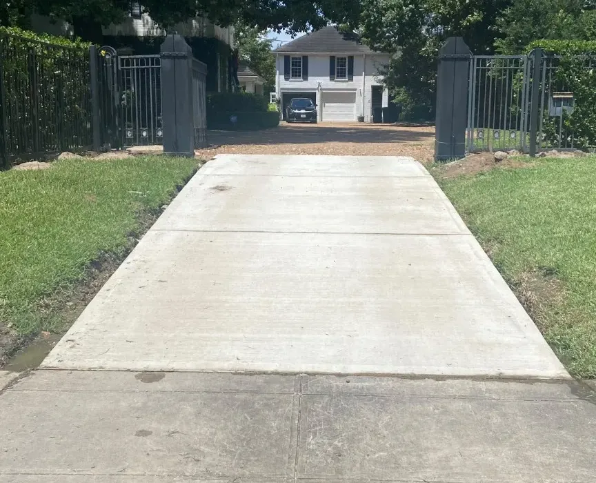 Front view of the finished reinforced concrete driveway entrance